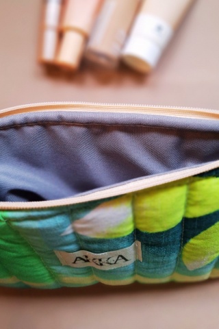 Kosmetyczka damska pikowana zielone z żółtym średnia