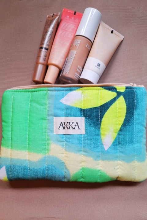 Kosmetyczka damska pikowana zielone z żółtym średnia