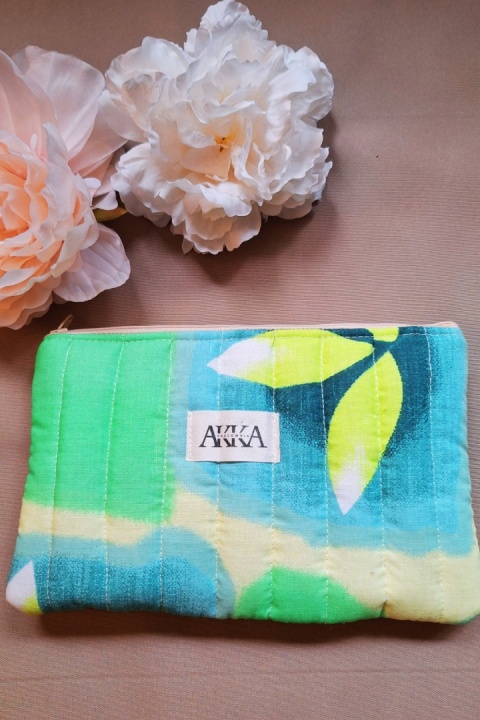 Kosmetyczka damska pikowana zielone z żółtym średnia