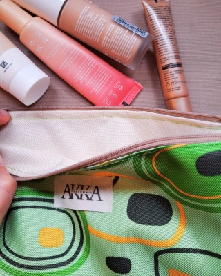 Kosmetyczka mięta i koła z logo