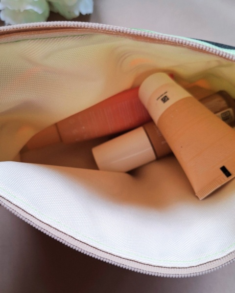 Kosmetyczka mięta i koła z logo