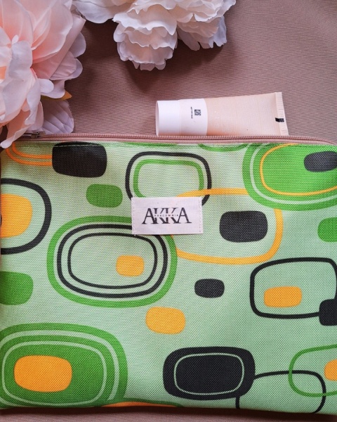 Kosmetyczka mięta i koła z logo