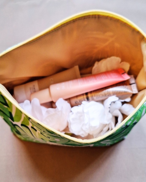 Kosmetyczka pojemna zielone liście