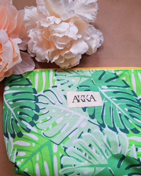 Kosmetyczka pojemna zielone liście