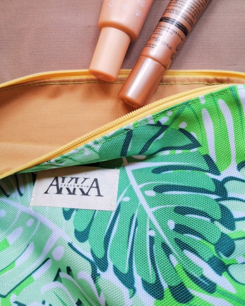 Kosmetyczka pojemna zielone liście