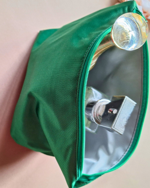 Kosmetyczka pojemna trawiasta zieleń Kosmetyczka pojemna trawiasta zieleń