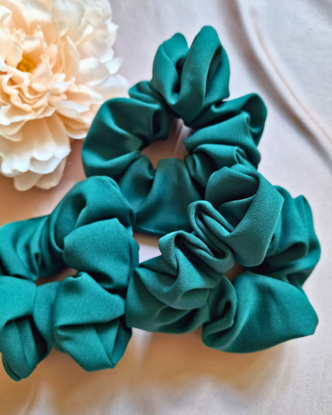 Scrunchie gumka do włosów marchiano ciemna zieleń Scrunchie gumka do włosów marchiano ciemna zieleń