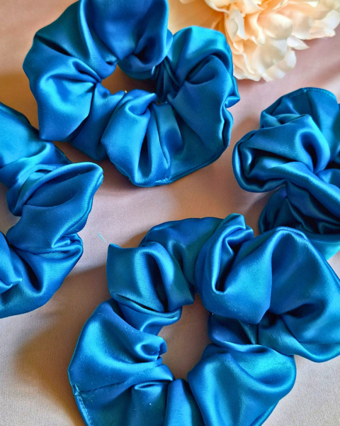Scrunchie gumka do włosów satynowa morski Scrunchie gumka do włosów satynowa morski